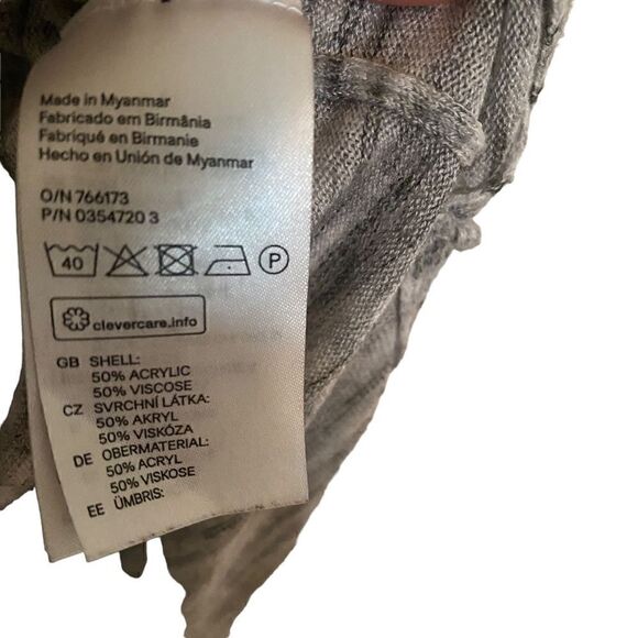 H&M long sleeve large high low hem gray crew neck blouse - Picture 4 of 5